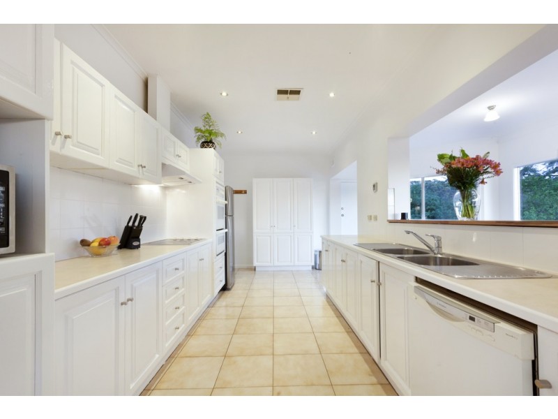 33 Glenwood Drive, Bellevue Heights SA 5050