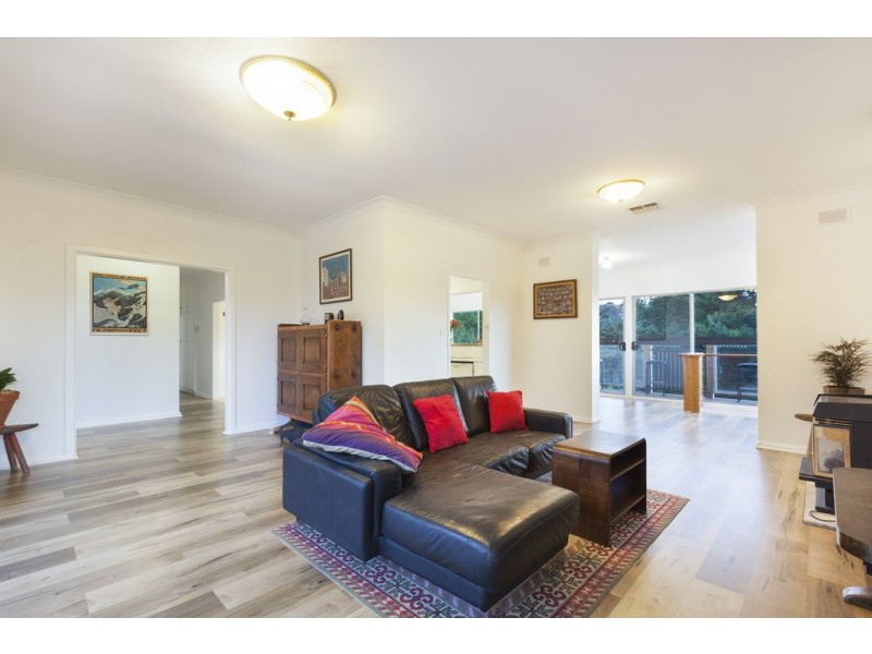 33 Glenwood Drive, Bellevue Heights SA 5050