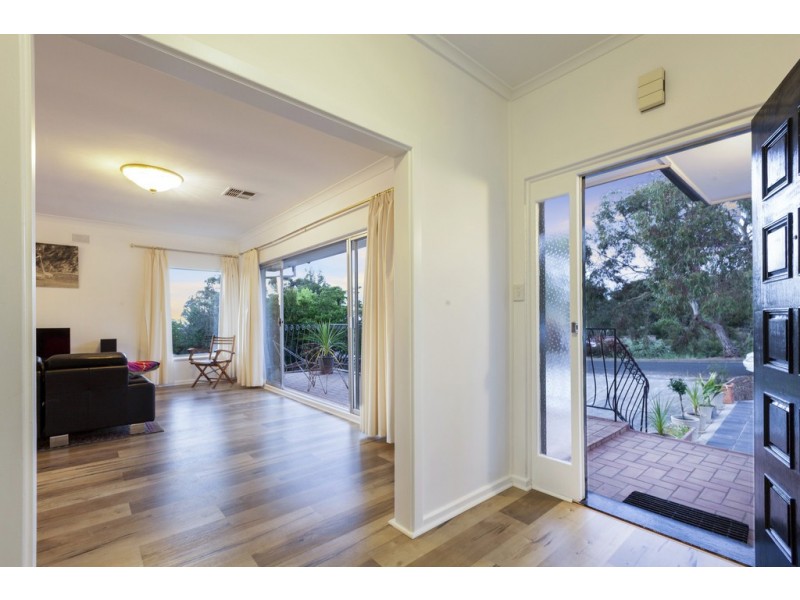 33 Glenwood Drive, Bellevue Heights SA 5050