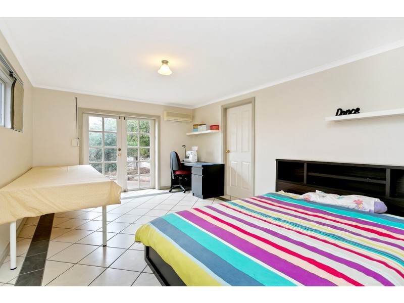 9 Stanbury Avenue, Happy Valley SA 5159