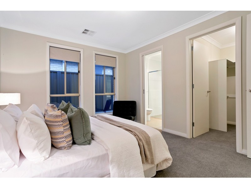 5 Corsair street, Flagstaff Hill SA 5159
