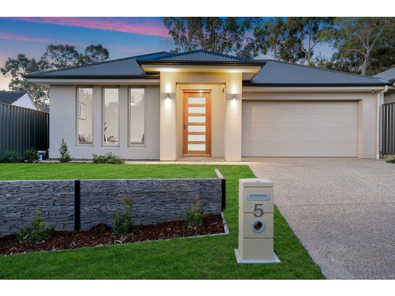 5 Corsair street, Flagstaff Hill SA 5159