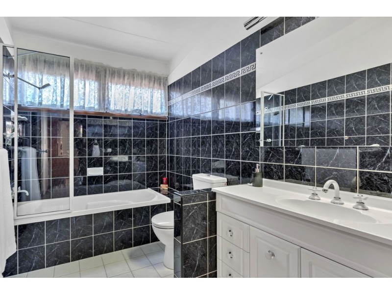 5 Gorelon Drive, Flagstaff Hill SA 5159