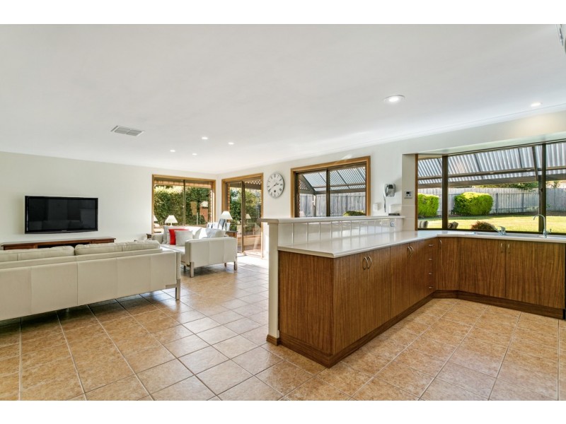 2 Shah Court, Flagstaff Hill SA 5159