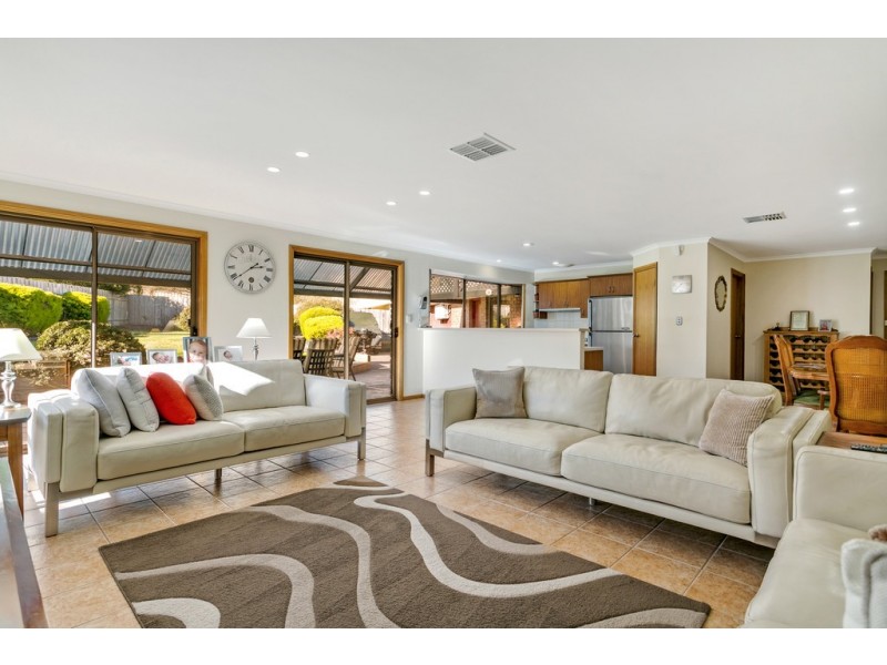 2 Shah Court, Flagstaff Hill SA 5159