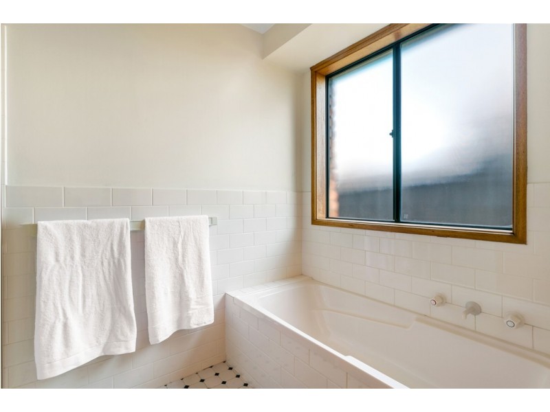 2 Shah Court, Flagstaff Hill SA 5159