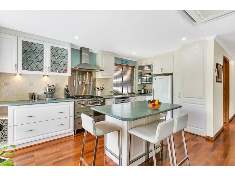 2 Deborah Road, Aberfoyle Park SA 5159