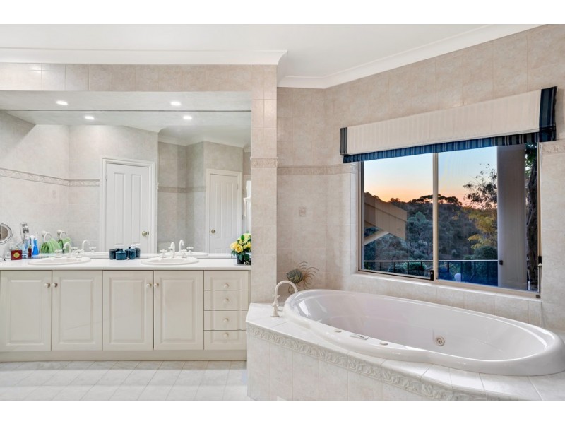 28 Ironbark Avenue, Flagstaff Hill SA 5159