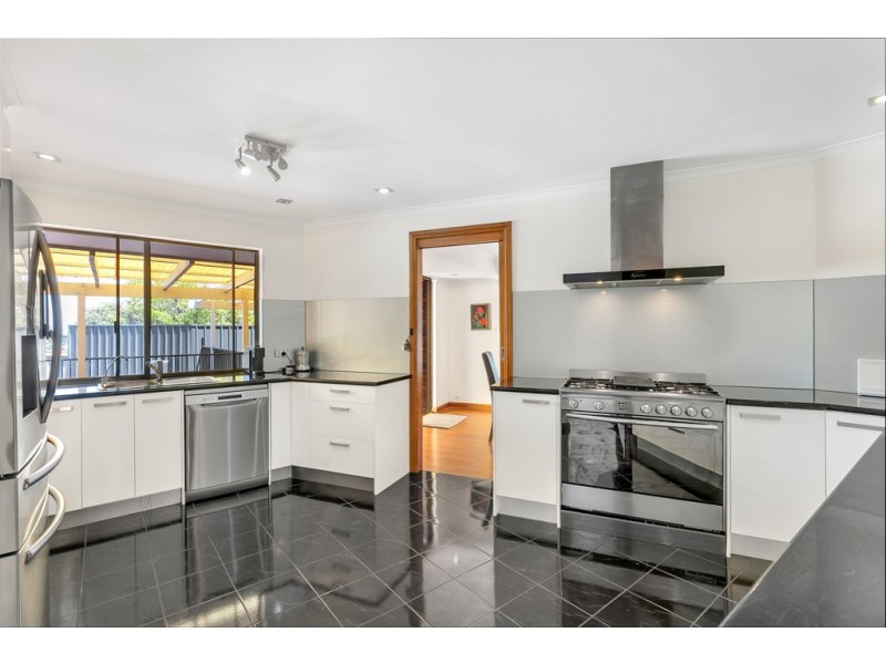 24 Vennachar Drive, Hallett Cove SA 5158