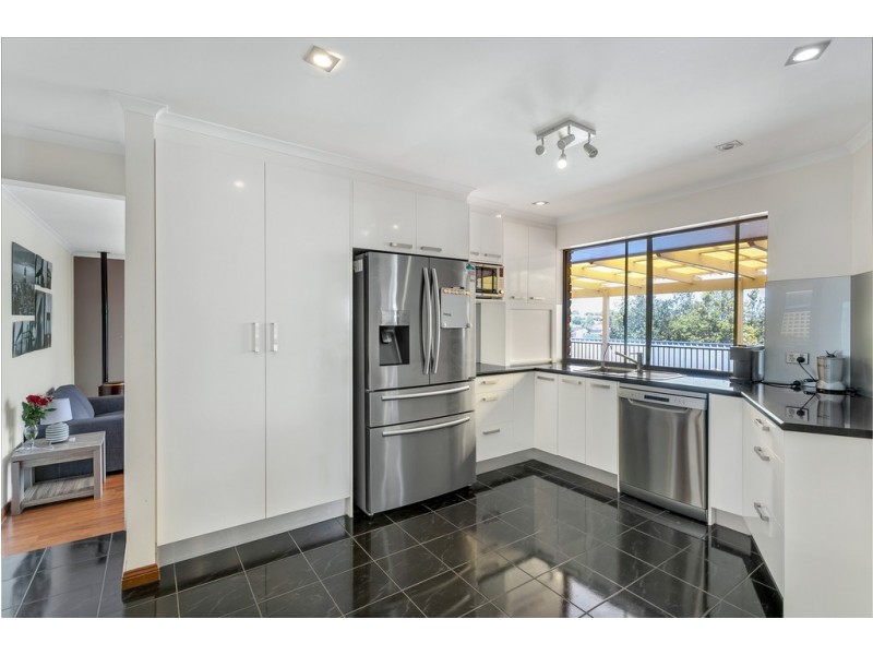 24 Vennachar Drive, Hallett Cove SA 5158