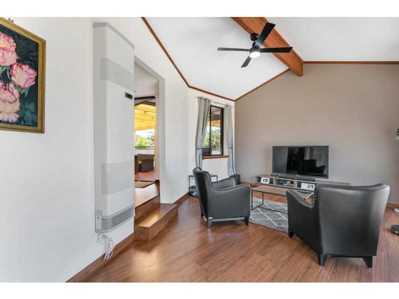 24 Vennachar Drive, Hallett Cove SA 5158