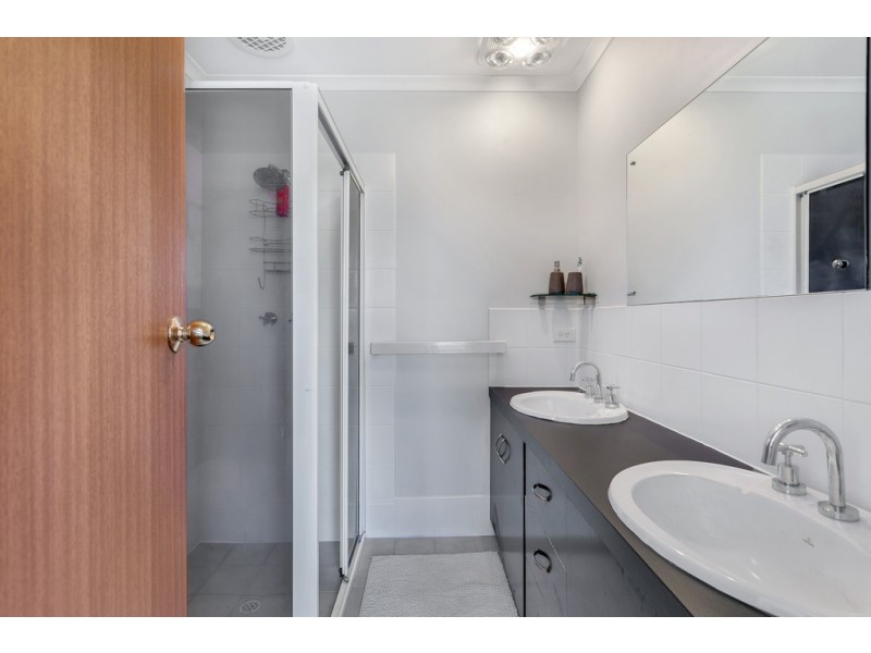 24 Vennachar Drive, Hallett Cove SA 5158