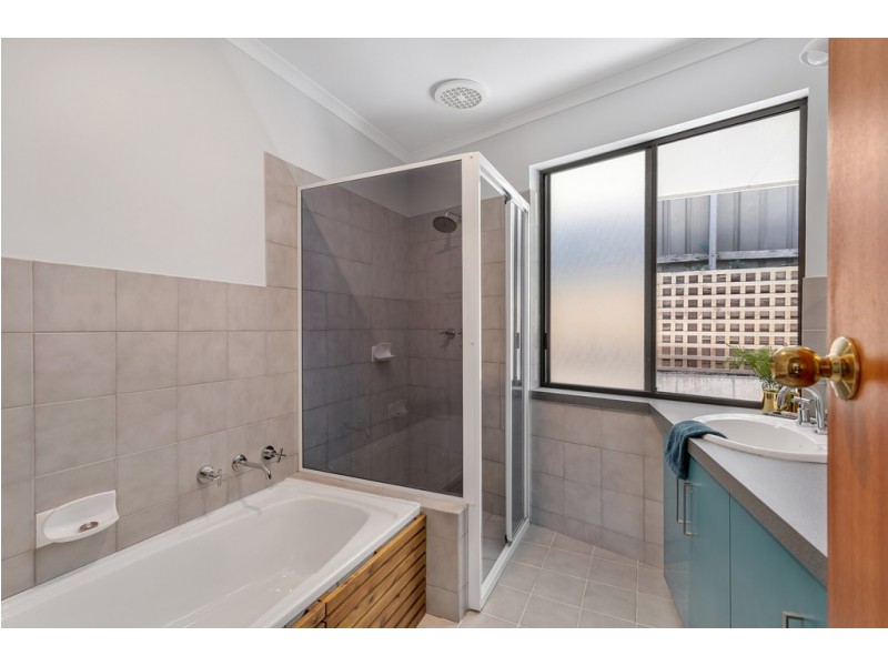 24 Vennachar Drive, Hallett Cove SA 5158