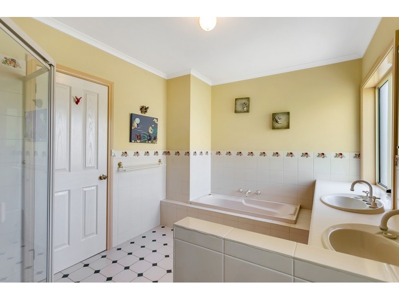 29 Scenic Court, Chandlers Hill SA 5159