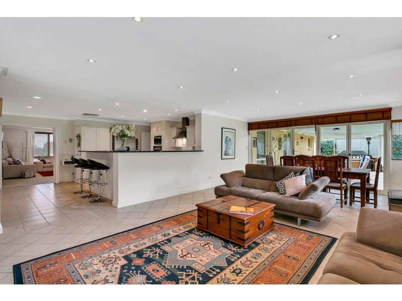 8 Chelsea Avenue, Flagstaff Hill SA 5159