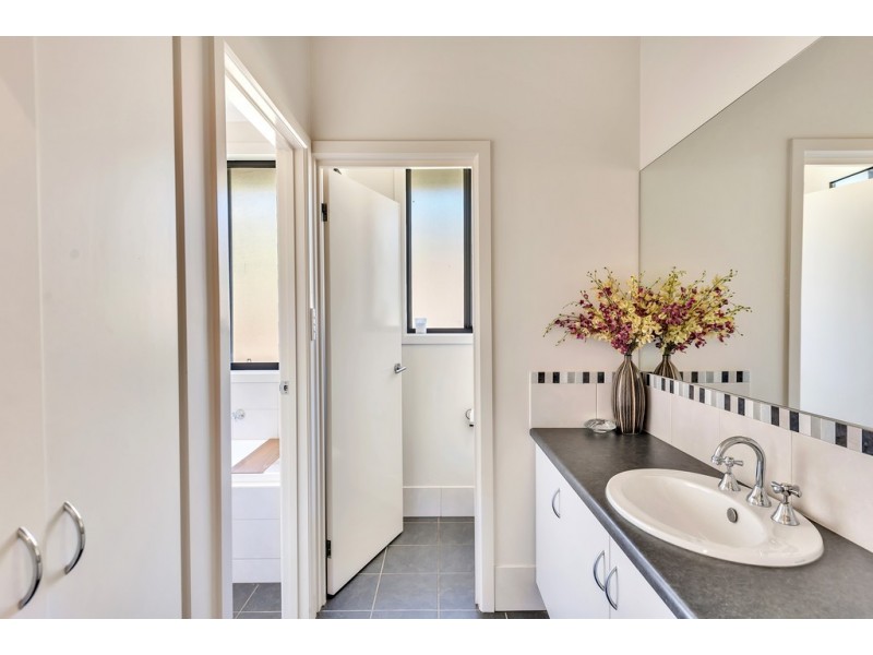 18A Featherstone Drive, Huntfield Heights SA 5163