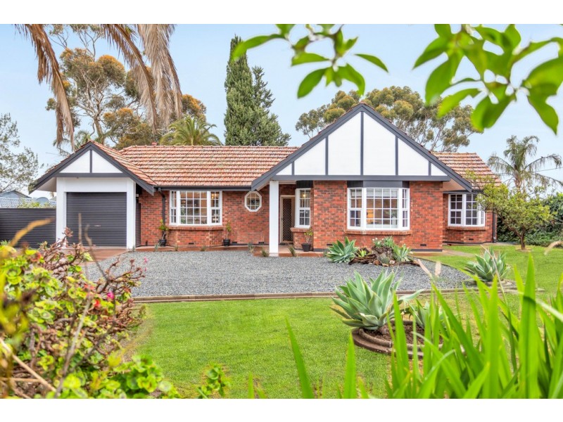 90 Black Road, Flagstaff Hill SA 5159