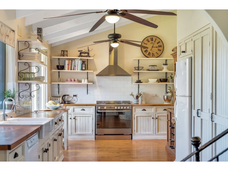 11 Yalpara Street, Eden Hills SA 5050