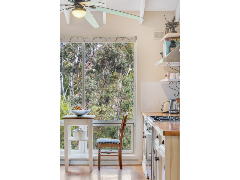 11 Yalpara Street, Eden Hills SA 5050