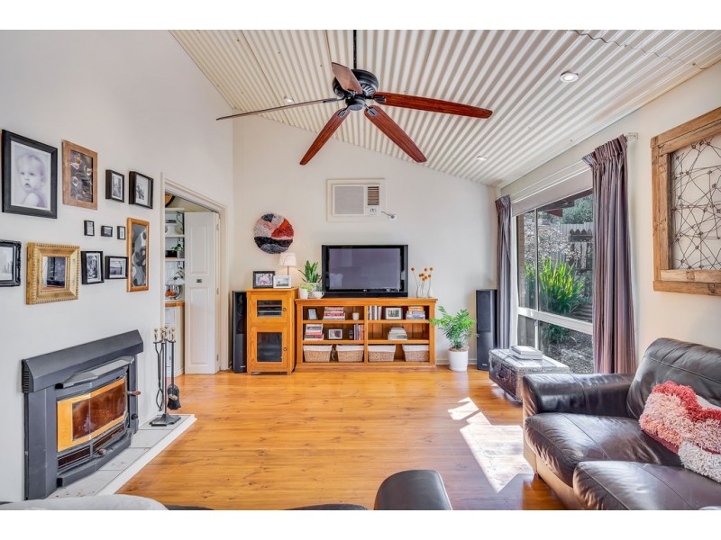 11 Yalpara Street, Eden Hills SA 5050