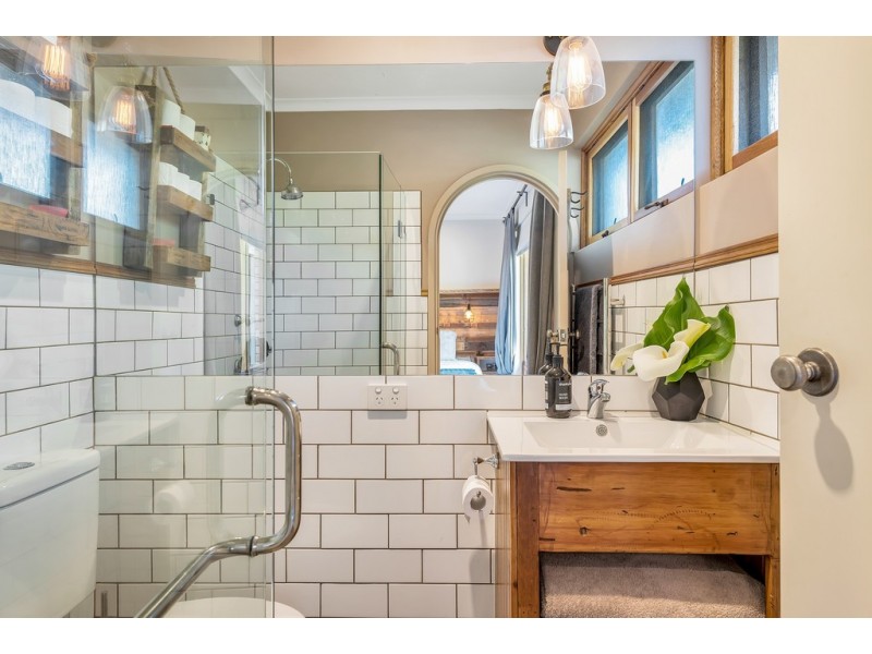 11 Yalpara Street, Eden Hills SA 5050