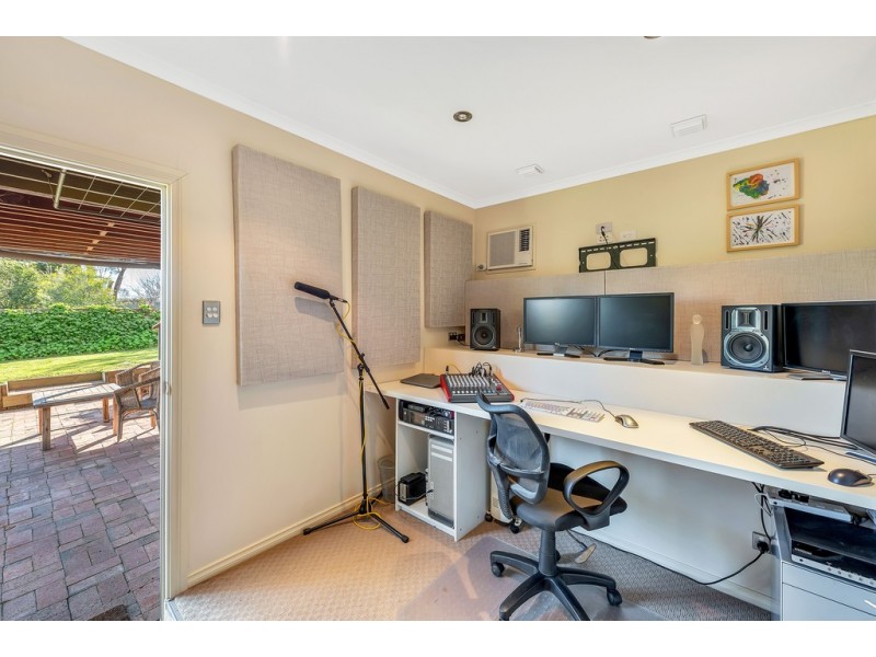 11 Yalpara Street, Eden Hills SA 5050