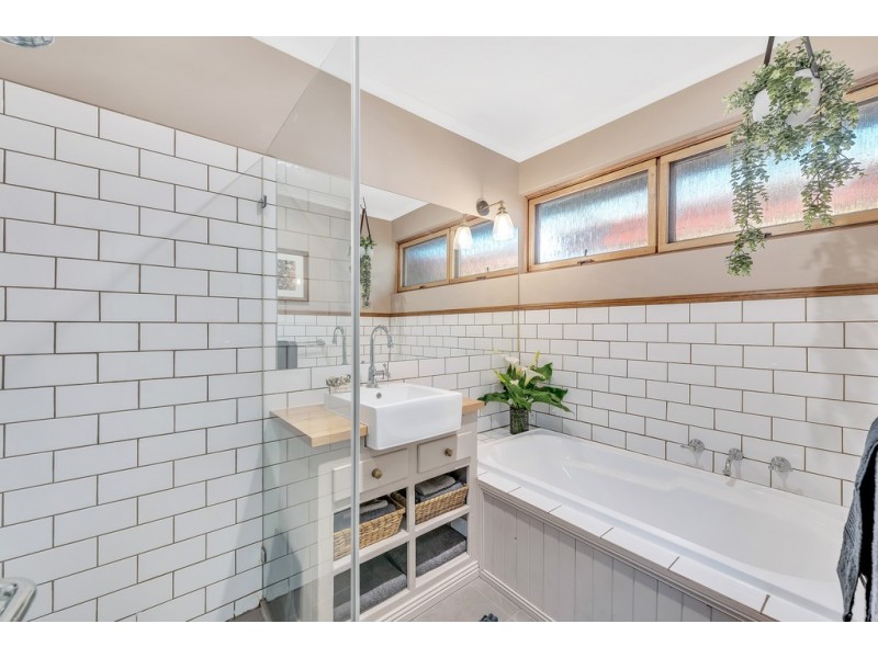 11 Yalpara Street, Eden Hills SA 5050