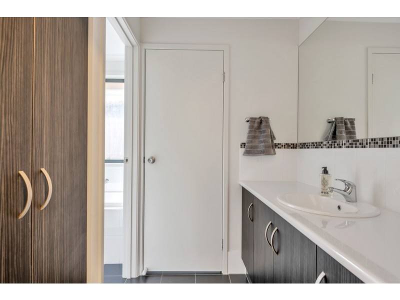 23 Sovereign Drive, Woodcroft SA 5162