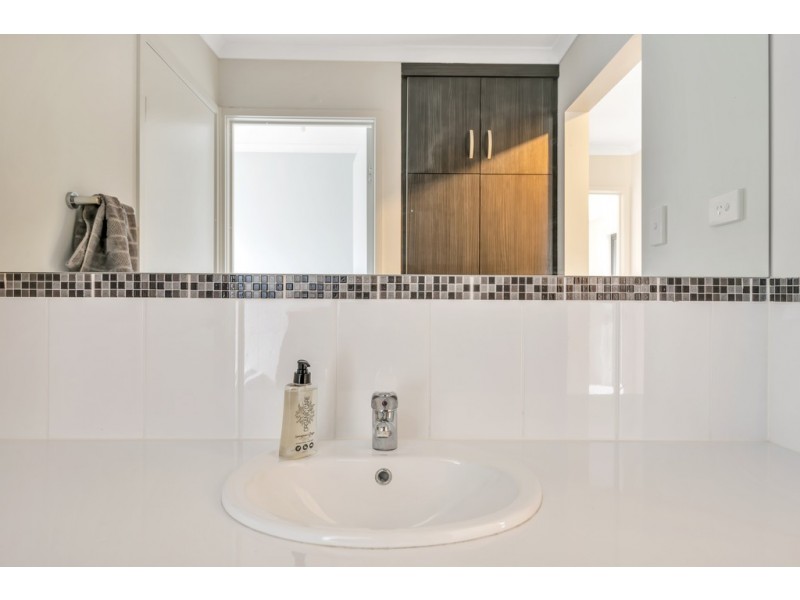 23 Sovereign Drive, Woodcroft SA 5162