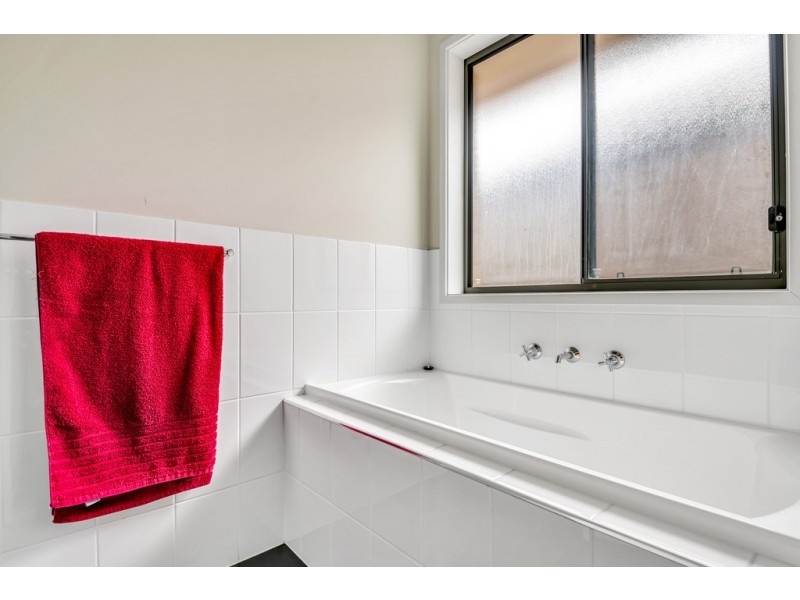 23 Sovereign Drive, Woodcroft SA 5162