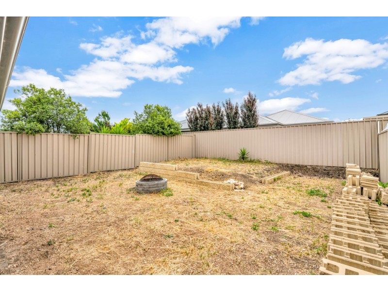 23 Sovereign Drive, Woodcroft SA 5162