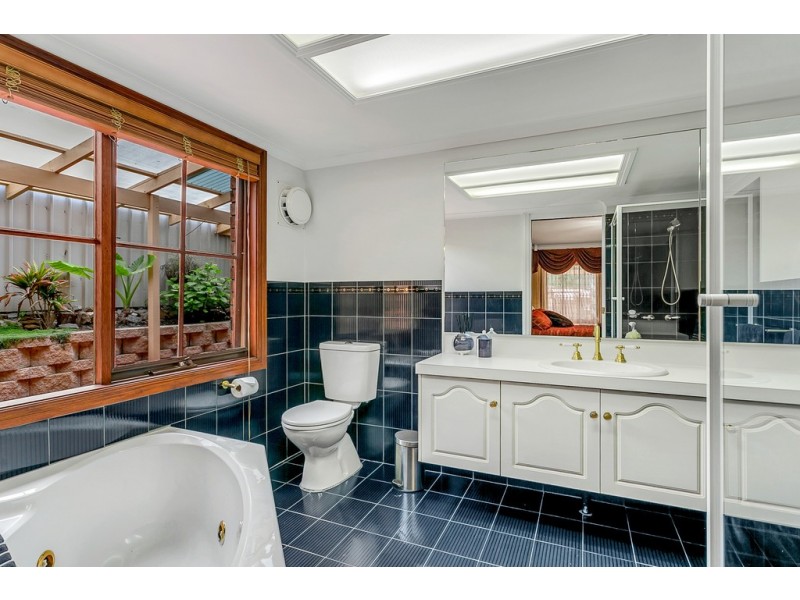 5 College Avenue, Aberfoyle Park SA 5159