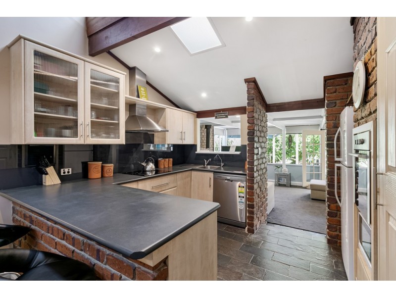 4 Radiata Place, Aberfoyle Park SA 5159