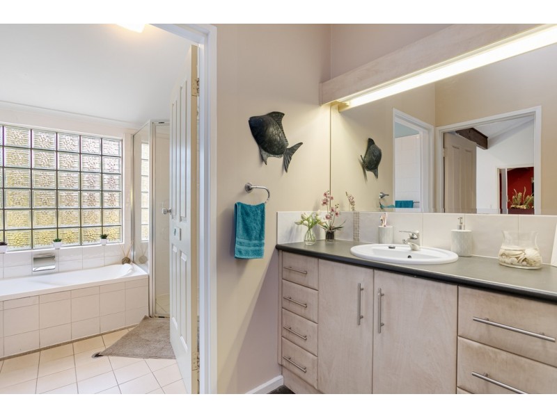 4 Radiata Place, Aberfoyle Park SA 5159