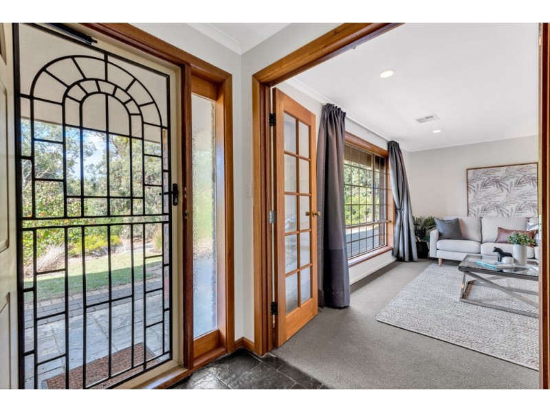 1 Brookside Walk, Aberfoyle Park SA 5159