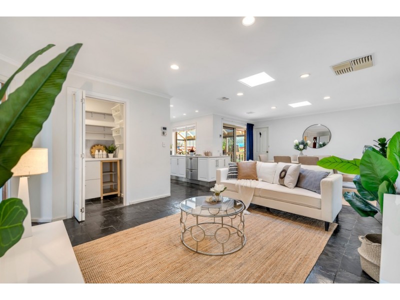 1 Brookside Walk, Aberfoyle Park SA 5159