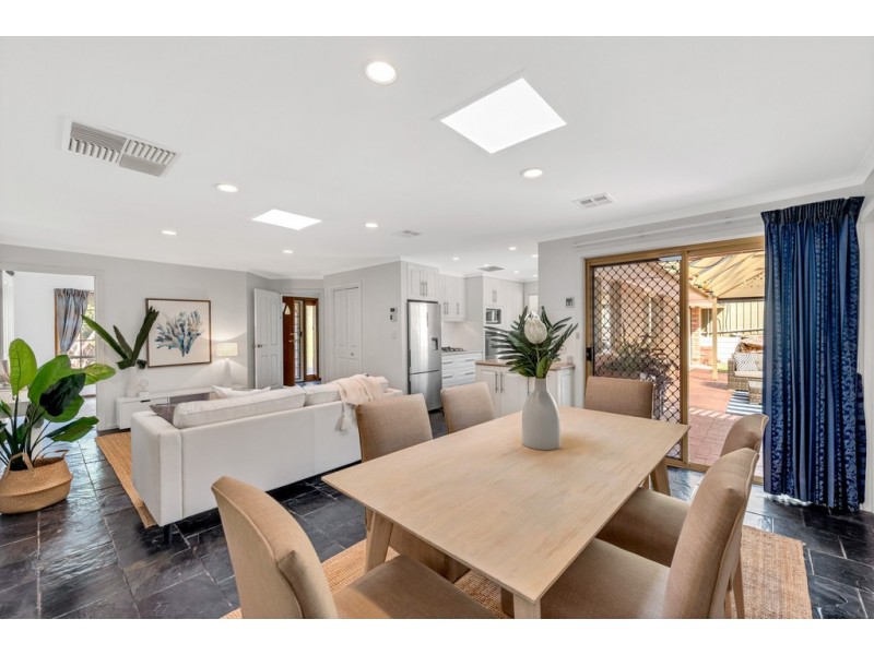 1 Brookside Walk, Aberfoyle Park SA 5159