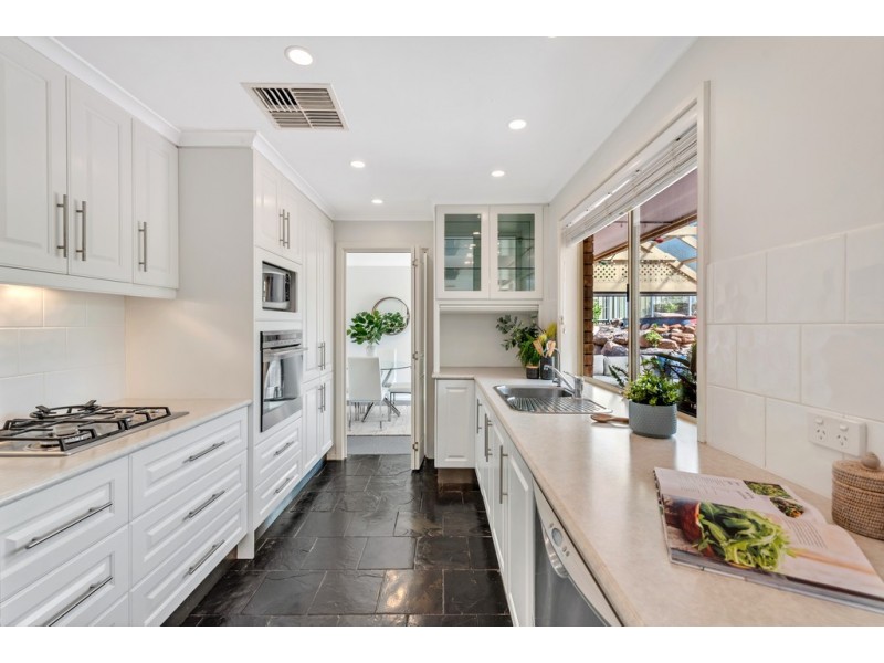 1 Brookside Walk, Aberfoyle Park SA 5159