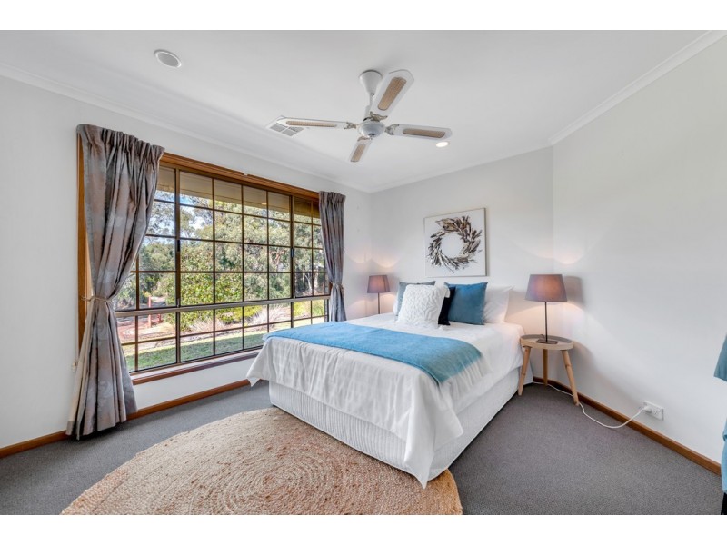 1 Brookside Walk, Aberfoyle Park SA 5159