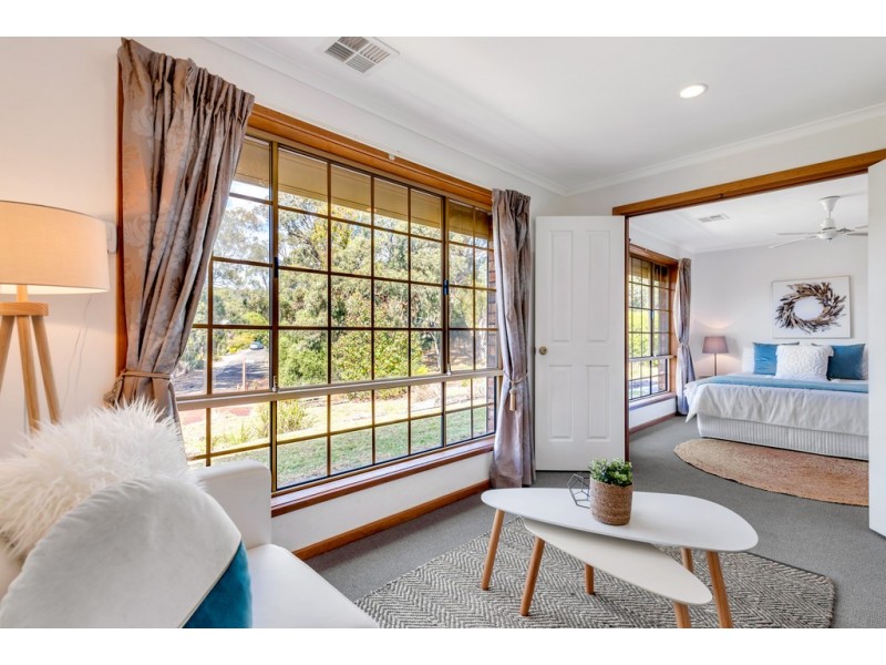 1 Brookside Walk, Aberfoyle Park SA 5159