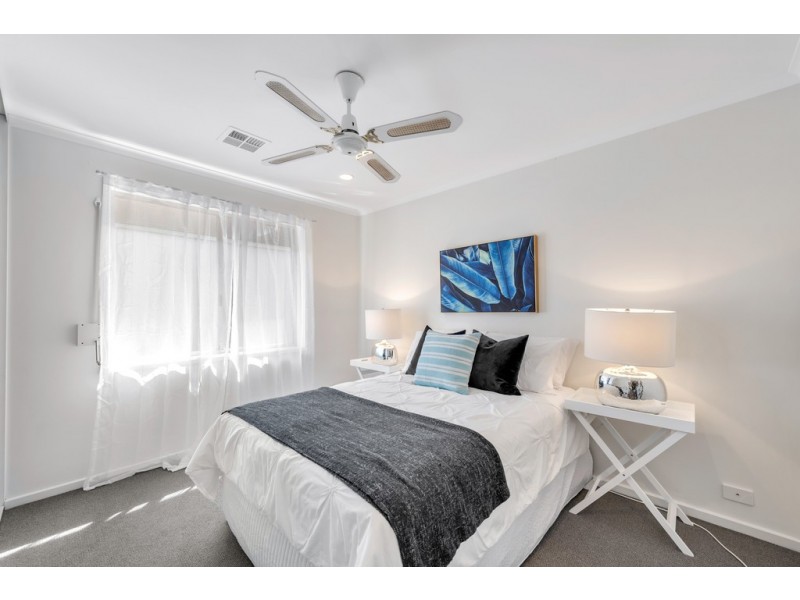 1 Brookside Walk, Aberfoyle Park SA 5159