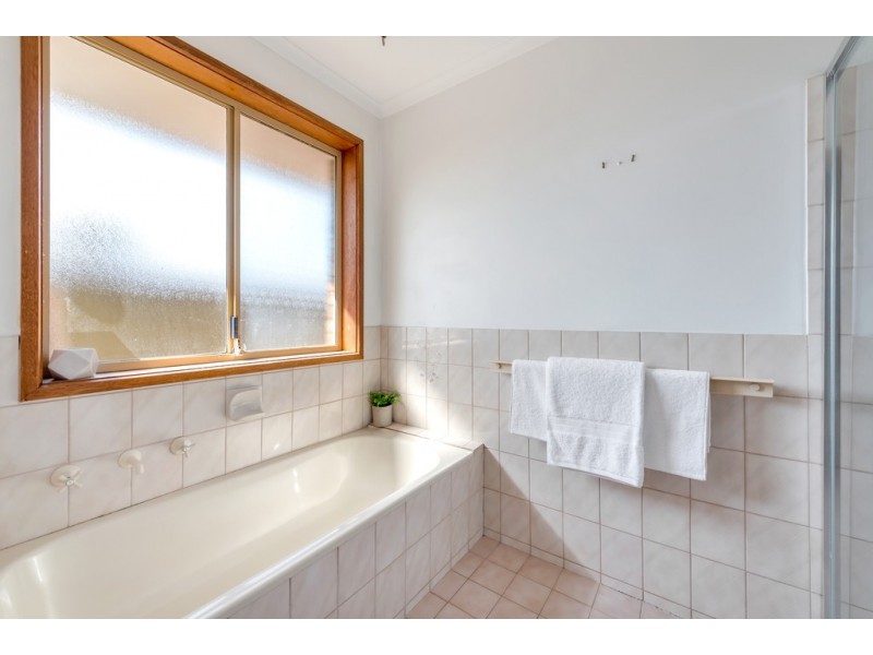 1 Brookside Walk, Aberfoyle Park SA 5159