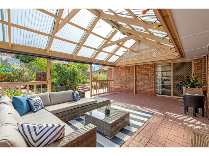 1 Brookside Walk, Aberfoyle Park SA 5159