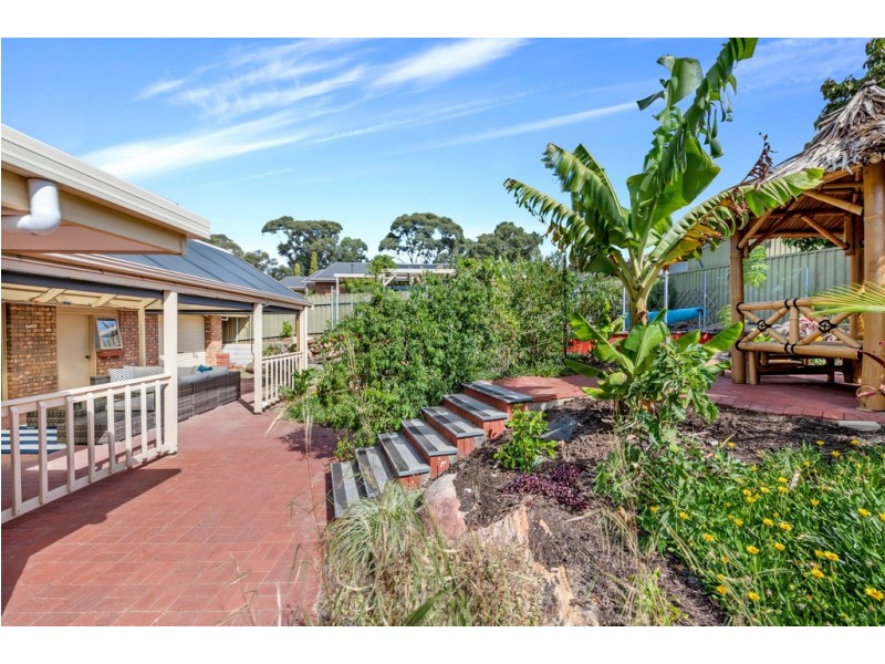 1 Brookside Walk, Aberfoyle Park SA 5159
