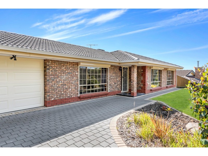 1 Brookside Walk, Aberfoyle Park SA 5159