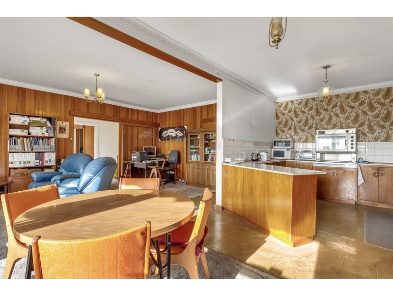 2 Hyland Avenue, Darlington SA 5047