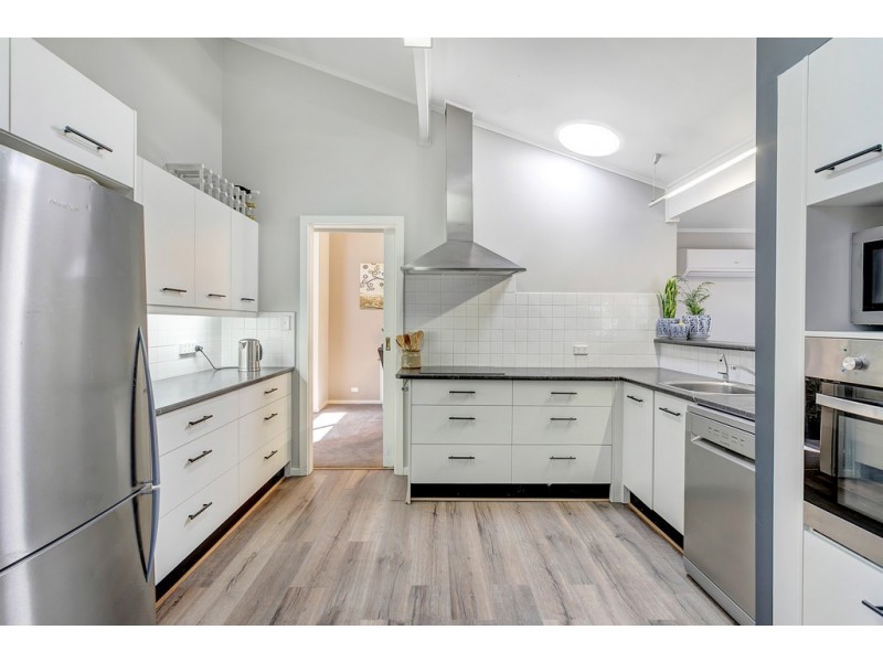 5 Grevillea Road, Aberfoyle Park SA 5159