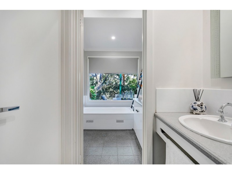 5 Grevillea Road, Aberfoyle Park SA 5159