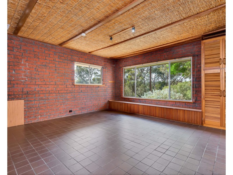 15 Roseberry Avenue, Eden Hills SA 5050