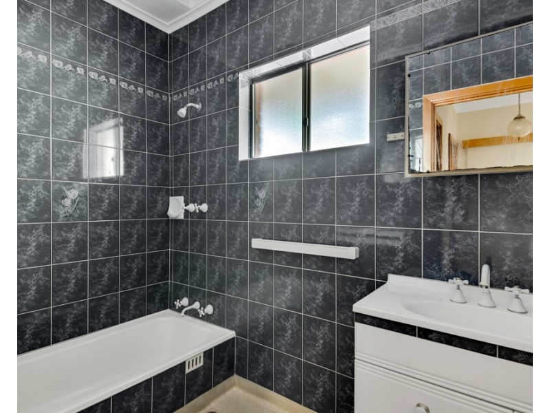 15 Roseberry Avenue, Eden Hills SA 5050